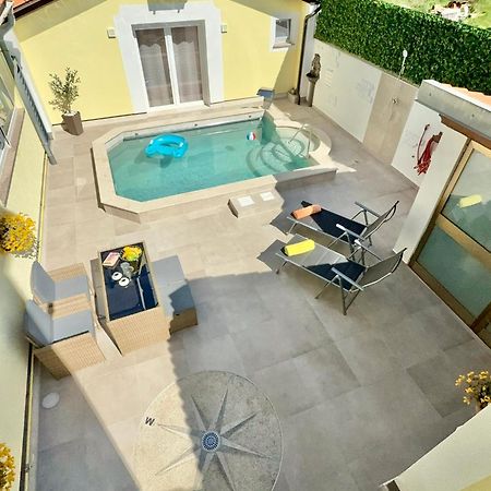 Poolside Studio Fazana Bagian luar foto